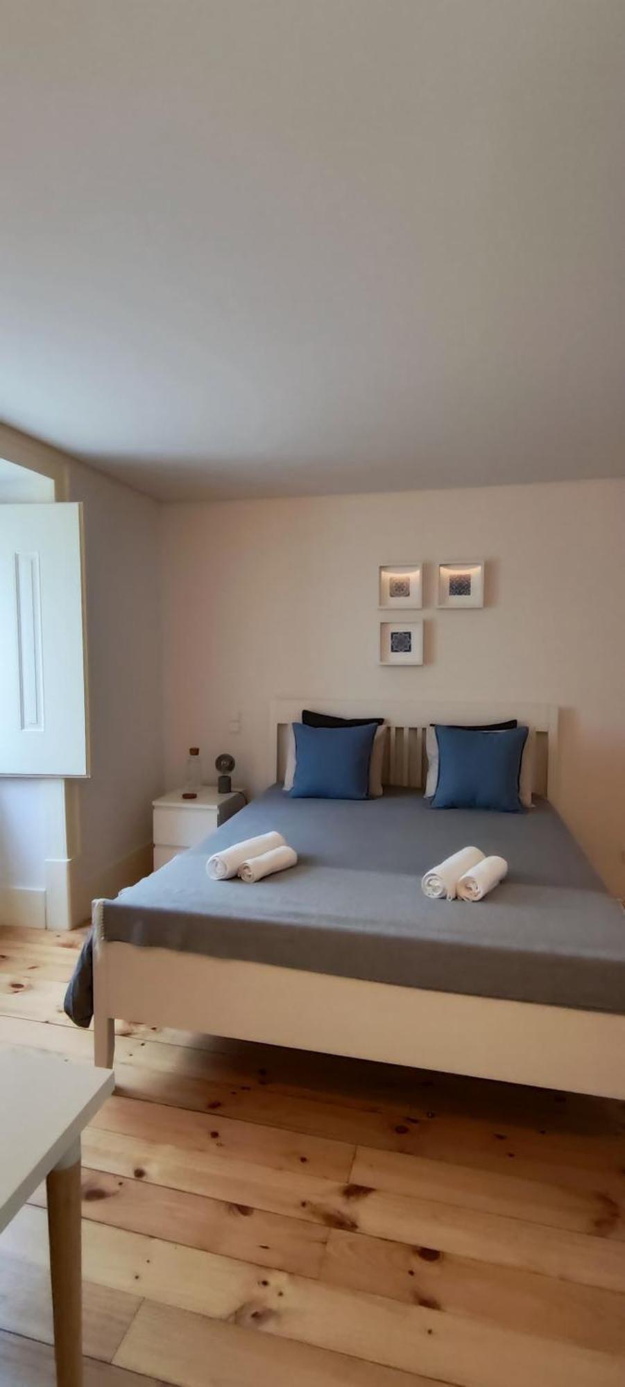 Central Bedroom In Shared House In Chiado - Historic Center Of Lisbona Esterno foto